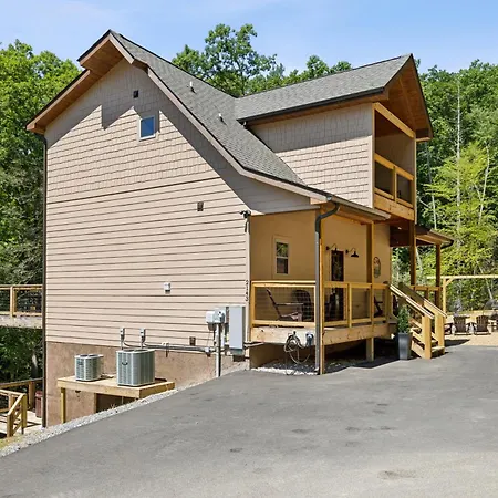 Big Moes Honey Hole Villa